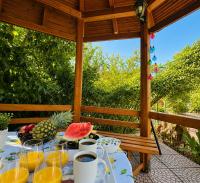 Mediterranean Resort with Garden, 500m from the Sea - Chambres d'hôtes Néa Kallikráteia