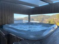 VillaHagavik - sengeplass til 6, spabad, uteplass, nær strand - B&B Hagavik