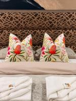Deluxe Queen Suite