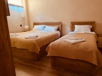 Camera Matrimoniale con Letto Supplementare