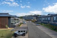 Chic Ocean Club Stay with Balcony - Ferienwohnung Ballito