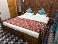 Deluxe Double Room with Shower