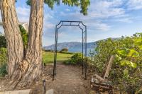Panoramic Summerland Lake View Studio with Hot Tub - B&B Summerland