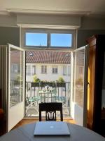 Luxury 3-Room Apartment with 2 balcony close to Main Station central and calm - Bed and Breakfast Bazel