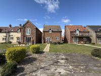 Seaview Cottage, The Bay, 2 bedrooms, 2 bathrooms, parking, patio, 2 dogs welcome - B&B Filey