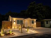 Newly Renovated Coastal Oasis by Madeira Beach - Bed and Breakfast Bay Pines