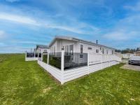 Stunning Lodge With Full Sea Views And Decking At Broadland Sands Ref 20076Cf - B&B Hopton