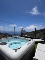 Cabo Girão Home with Sea Views and Hot Tub for 8 Guests - Bed and Breakfast Câmara de Lobos