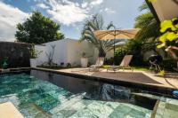 Elegant villa with private pool and garden - Bed and Breakfast Grand Baie