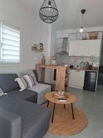 Level up - A Duplex , Modern 2-Level Apartment - Bed and Breakfast Alexandroupolis