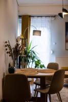 Cozy 1-bedroom renovated apt at the city center - Chambres d'hôtes Lárisa