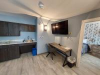 Studio met Queensize Bed - Geschikt voor Mensen met een Lichamelijke Beperking