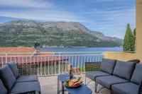 Prime Sea View & Cozy Courtyard - B&B Curzola
