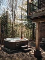 Bali-Zen - Chalet with Private Spa Lake-front Near Val Saint-Come - Bed and Breakfast Sainte-Côme
