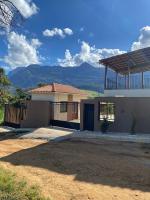 House in Catas Altas with beautiful mountain views - Chambres d'hôtes Catas Altas