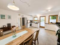Modernes Ferienhaus mit großer Küche, Terrasse & Garten - B&B Bad Camberg