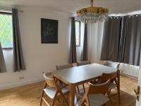 Lovely detached house - B&B Hendon