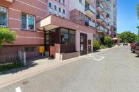 Słoneczne Studio z Balkonem Blisko Natury by Noclegi Renters - B&B Gdansk