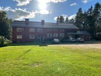 Wanha Koulu Tahko Unelma, 4mh, Palju, Sauna, Tupakeittiö, Wifi, Liikuntasali, RinteetSpaRavintola 6km, Lemmikit OK, Edukas - Chambres d'hôtes Reittiö