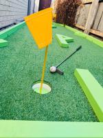 Private Cinema, 6 bedrooms w Ensuites, Games Room w PS5 and Arcade, Free doorstep Parking, 4min to Stadium, Mini Golf, Central - B&B Christchurch