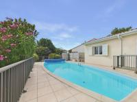 Piscine, jardin et barbecue, maison pour 8 - B&B Les Sables-d'Olonne