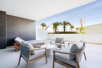 Bikini Bottom Residence - Modern Poolside Escape - Bed and Breakfast Lagos