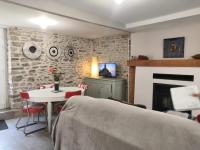La Maisonnette des Miquelots, Patio & Charme, proche Mont-St-Michel - Ferienwohnung Tanis