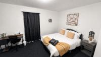 Nona - Private Room 1 with Parking, Desk & Fast WiFi near Yale, Quinnipiac, SCSU & Hospitals - B&B Hamden