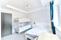 1 Bedroom 3 Beds Stylish Split Level Flat - B&B Crowthorne