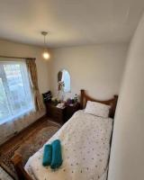 BEE GENTLE available with shared bathroom - B&B Glastonbury