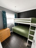 Relaxing chalet, 77 Sunbeach Holiday Park, California Rd, Scratby, Sleeps 7, pet friendly, 300m to the Beach - Chambres d'hôtes Scratby