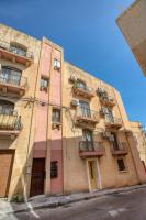 Sun-Drenched St Julians Apartment with Private Balcony and Ultra Fast WiFi - B&B Gzira