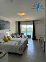 Gerenoveerd Studio Appartement met Uitzicht op Zee