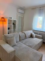 Neu renoviertes Apartment nahe Flughafen Wien Schwechat I mit Parkplatz & 2 Schlafzimmer - Ferienwohnung Schwechat