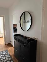 Neu renoviertes Apartment nahe Flughafen Wien Schwechat I mit Parkplatz & 2 Schlafzimmer - Chambres d'hôtes Schwechat