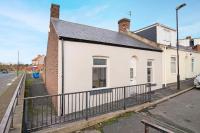 Sunderland 3BR Retreat Sleeps 6 by Stay With Us - Chambres d'hôtes Balne