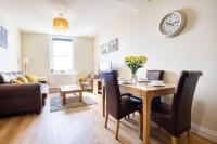 Harbour View - Central Ramsgate apartment with direct harbour views step out right onto the harbour - B&B Ramsgate