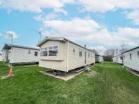 Cosy Caravan With Free Wi-Fi At Dovercourt Holiday Park Ref 44502R - B&B Great Oakley