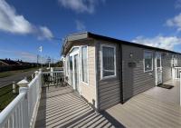 Lovely 8 Berth Caravan With Large Decking Area In Caister, Norfolk Ref 65055Eb - B&B Caister-on-Sea