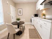 Sunny garden flat close to Richmond City Center and Airport - B&B Richmond
