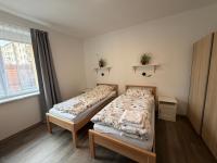 Přízemní moderní byt 2kk s výhledem do zahrady - B&B Hradec Králové