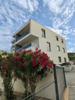 Sea view and pool apartment Slatine - B&B Slatine