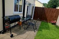 Cosy Two-Bedroom house with study room in a good location in Brentry - Ferienwohnung Bristol