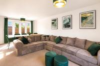 Games Room, Easily Sleeps up to 11, Gated Parking, WiFi - Bed and Breakfast Bedford