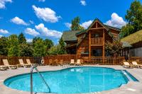 Luxe Modern Nest- Hot Tub- Pool Table- Pets - Bed and Breakfast Pigeon Forge