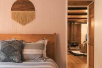 Spruce Cove Cabin - Midcentury Escape by Portsmouth - B&B Eliot
