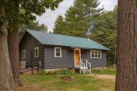 Spruce Cove Cabin - Midcentury Escape by Portsmouth - B&B Eliot