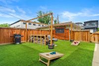 Urban Hideaway Walk to Shops 3BR 8px - Ferienwohnung Calgary