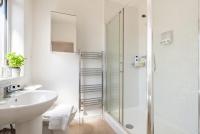 Doncaster Budget Room in Shared House w Kitchen - B&B Doncaster