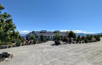 Autumn Lane B&B, Farmhouse Elegance & Stunning Lakeviews - Ferienwohnung West Kelowna